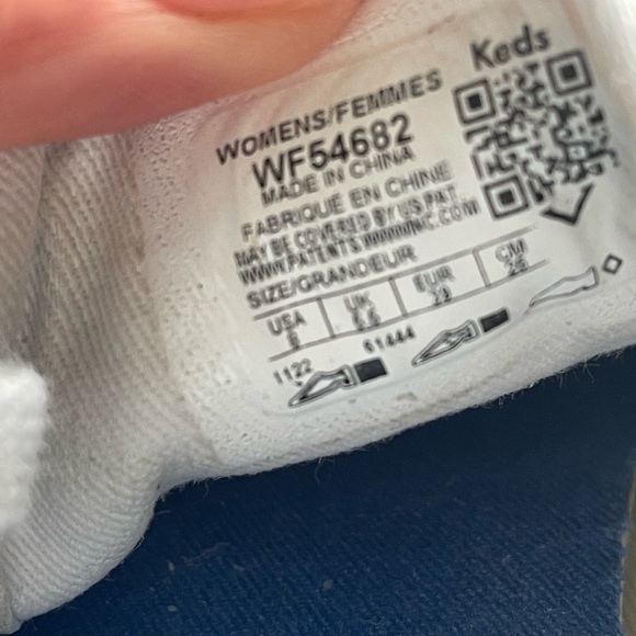 Converse Women’s size 7 men’s size 5 - Picture 5 of 6